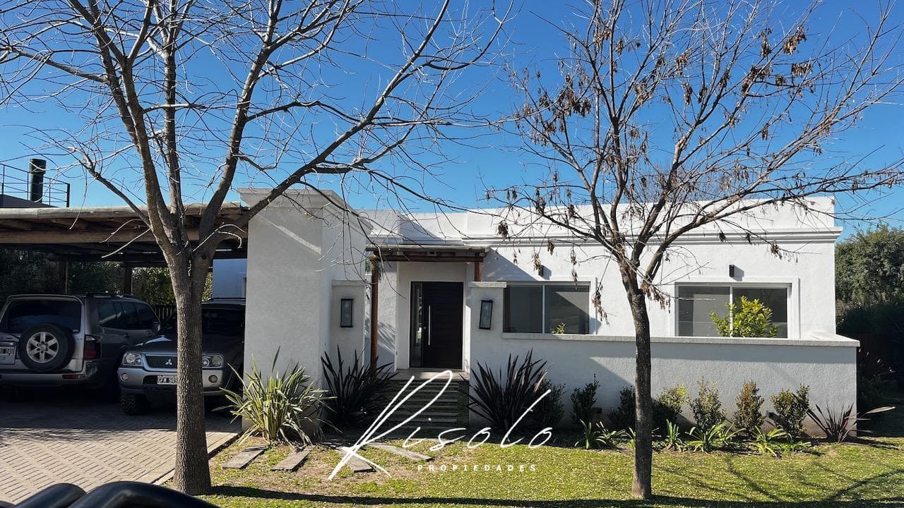 House for Sale, 1,100 m² lot, pool, barbecue, 3 bedrooms. Gated Community, Escobar