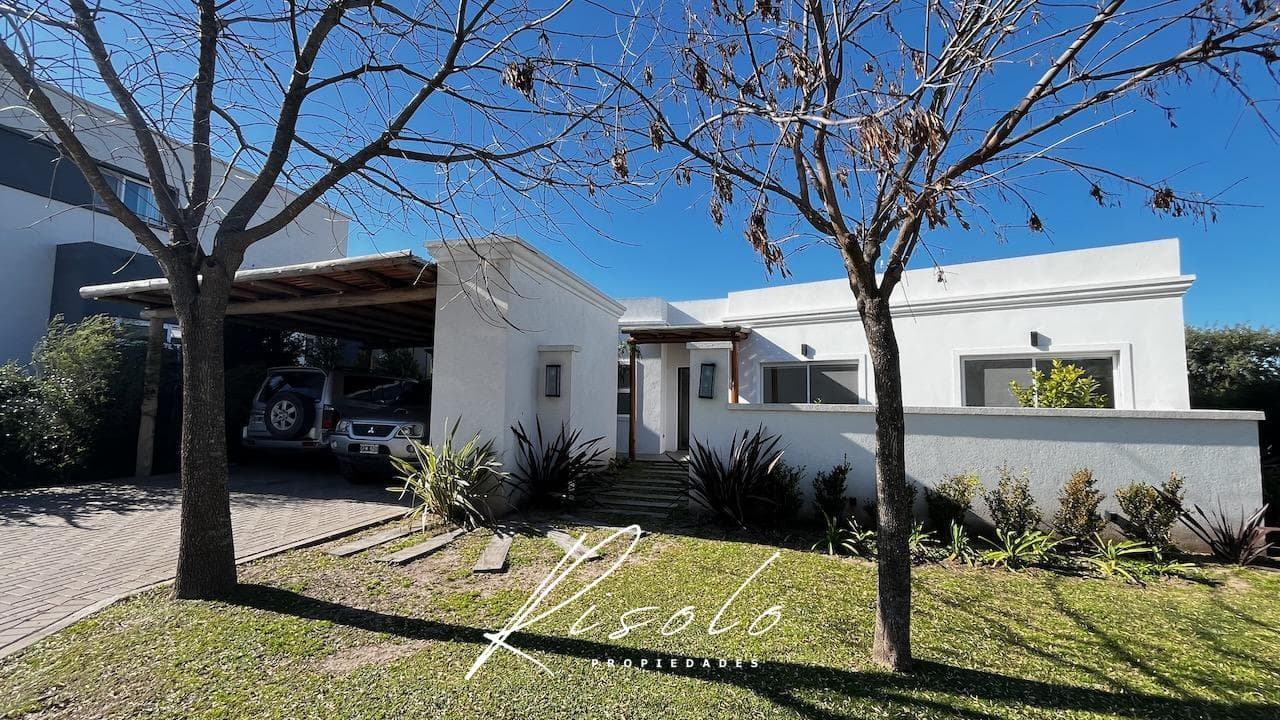 House for Sale, 1,100 m² lot, pool, barbecue, 3 bedrooms. Gated Community, Escobar