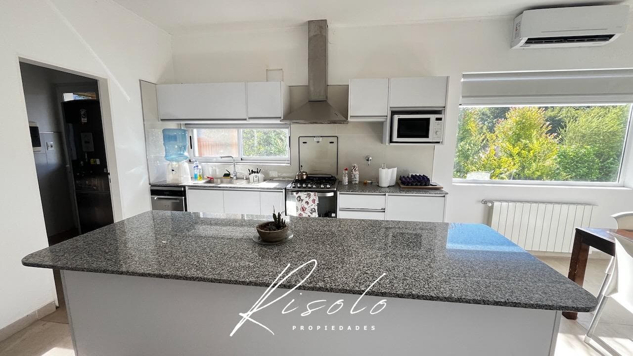 House for Sale, 1,100 m² lot, pool, barbecue, 3 bedrooms. Gated Community, Escobar