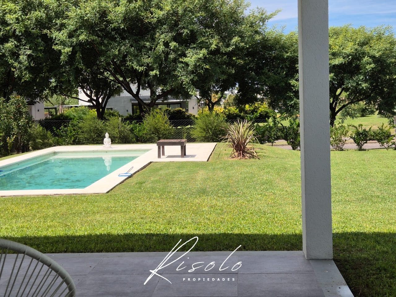 House for Sale, 1,100 m² lot, pool, barbecue, 3 bedrooms. Gated Community, Escobar