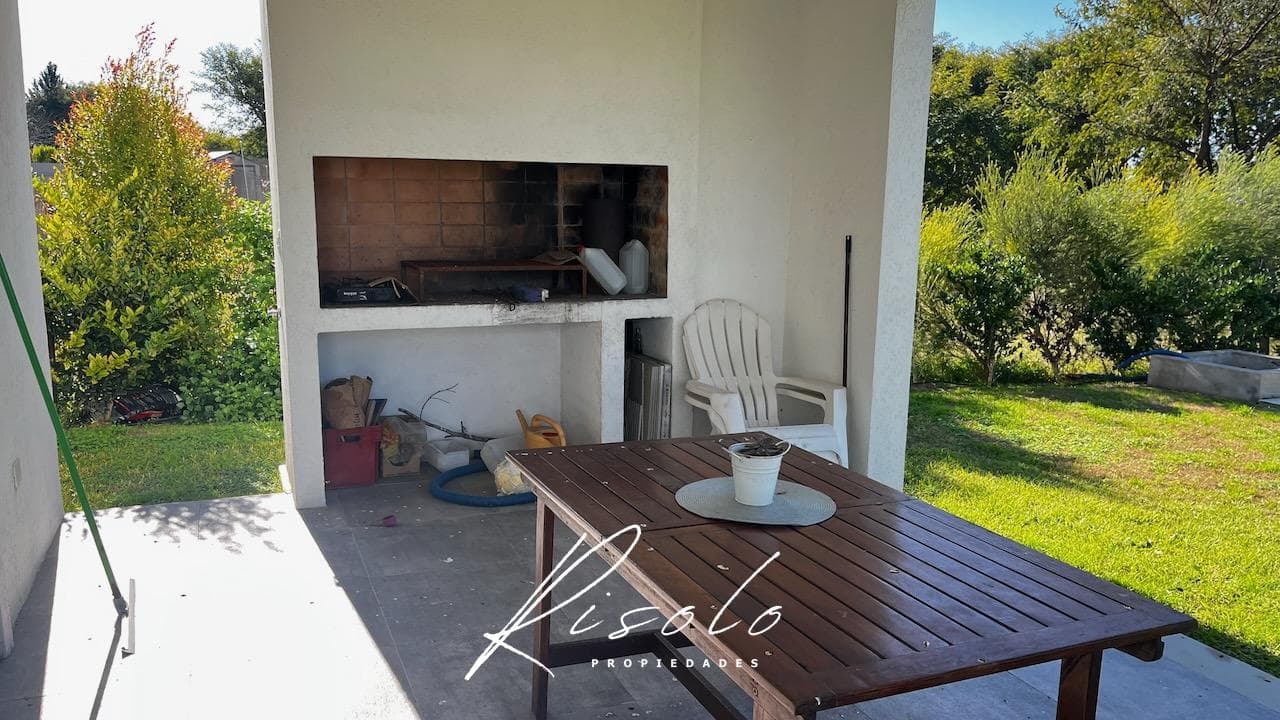 House for Sale, 1,100 m² lot, pool, barbecue, 3 bedrooms. Gated Community, Escobar