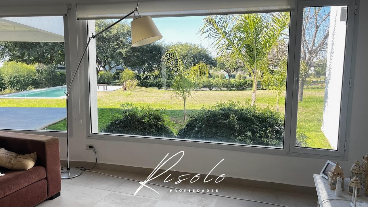 House for Sale, 1,100 m² lot, pool, barbecue, 3 bedrooms. Gated Community, Escobar