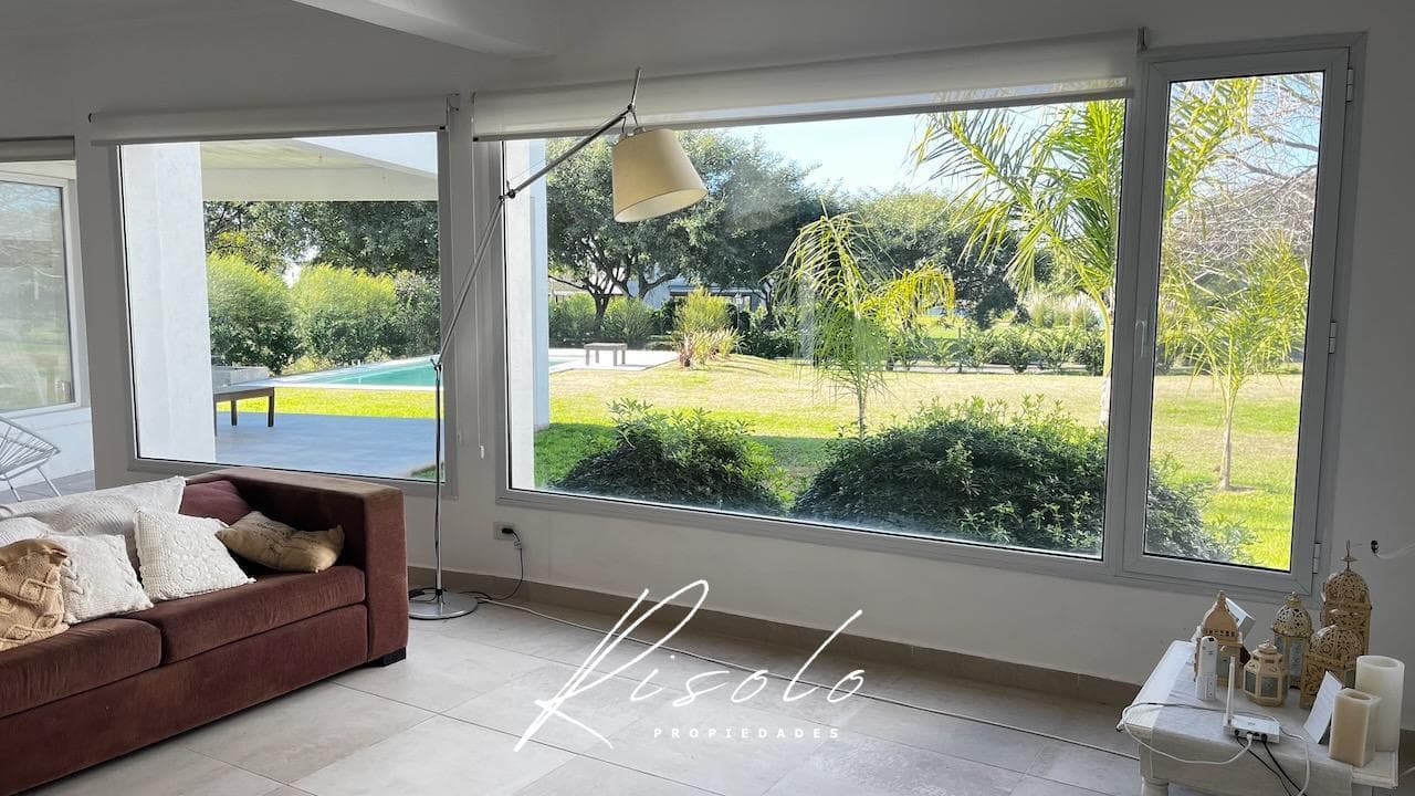 House for Sale, 1,100 m² lot, pool, barbecue, 3 bedrooms. Gated Community, Escobar