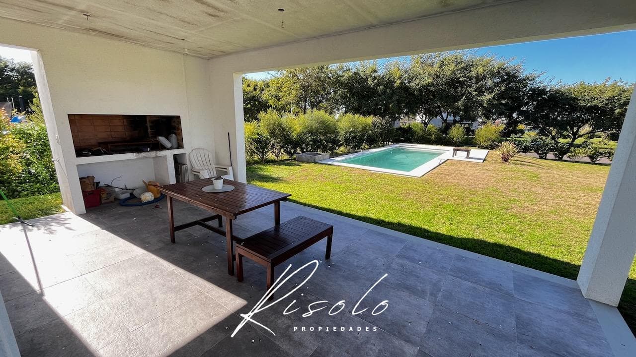 House for Sale, 1,100 m² lot, pool, barbecue, 3 bedrooms. Gated Community, Escobar
