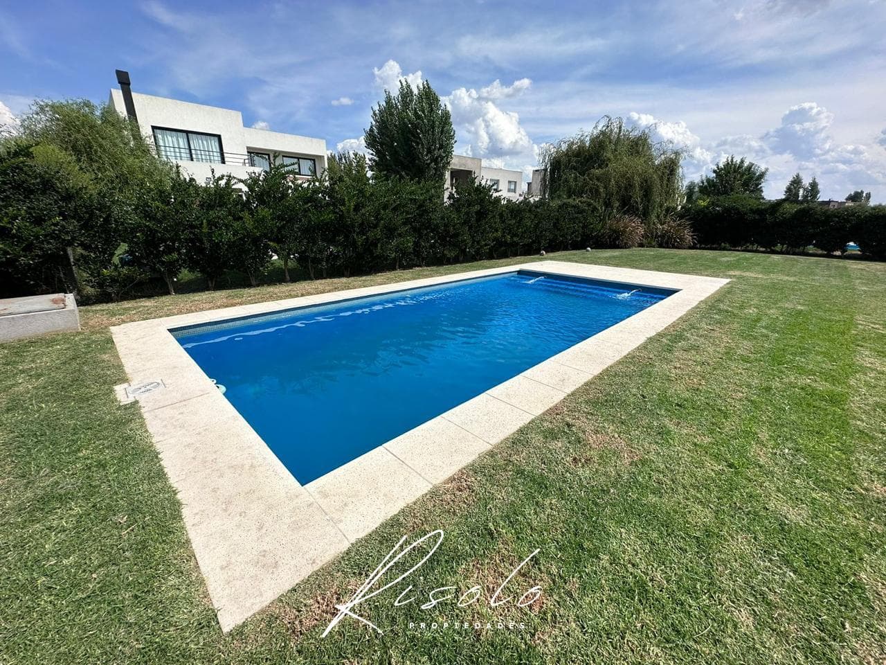 House for Sale, Swimming Pool. 3 bedrooms. Barbecue. Gated Community, Escobar