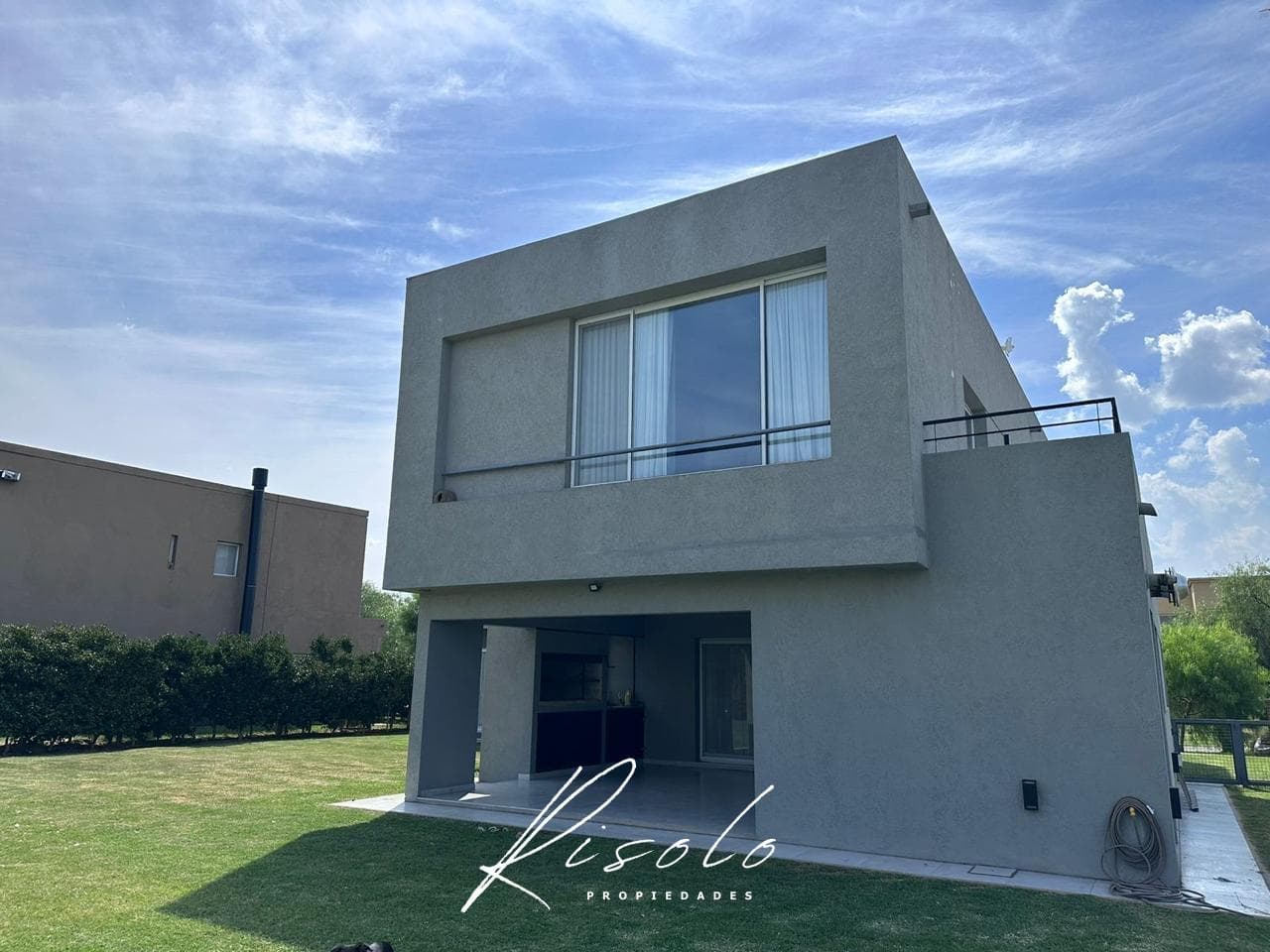 House for Sale, Swimming Pool. 3 bedrooms. Barbecue. Gated Community, Escobar