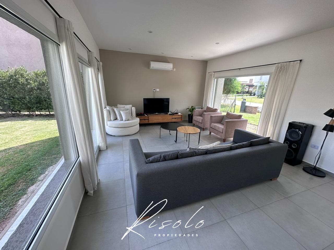 House for Sale, Swimming Pool. 3 bedrooms. Barbecue. Gated Community, Escobar