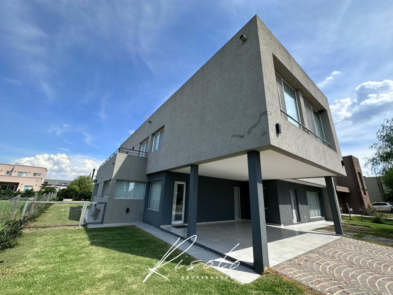 House for Sale, Swimming Pool. 3 bedrooms. Barbecue. Gated Community, Escobar