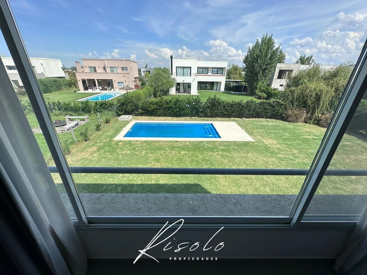 House for Sale, Swimming Pool. 3 bedrooms. Barbecue. Gated Community, Escobar