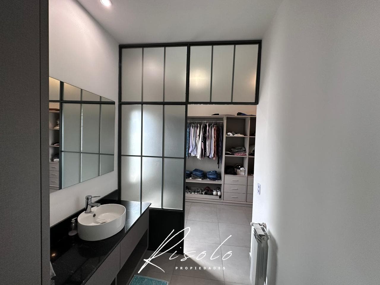 House for Sale, Swimming Pool. 3 bedrooms. Barbecue. Gated Community, Escobar