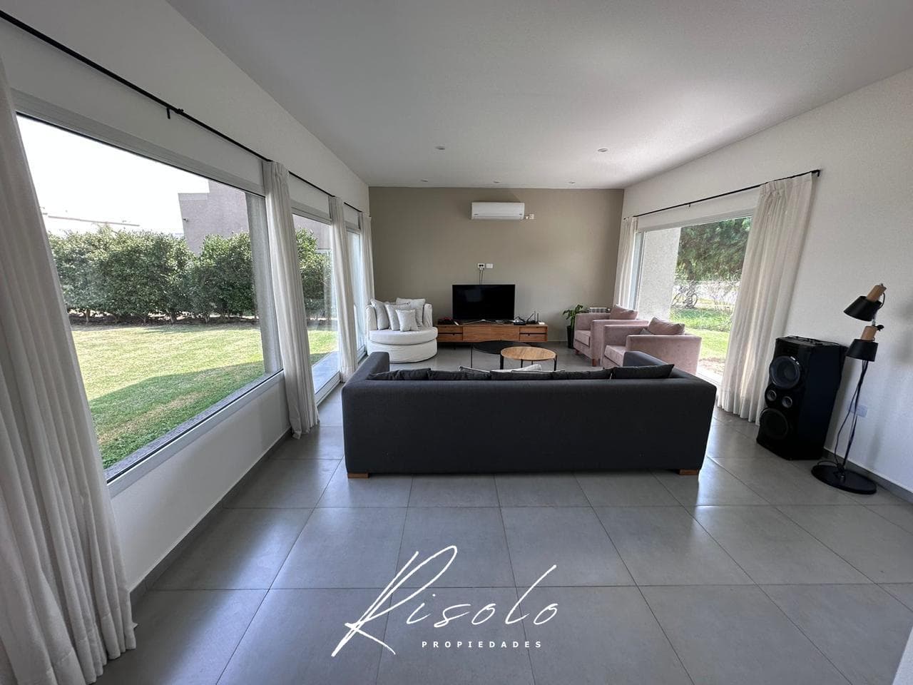 House for Sale, Swimming Pool. 3 bedrooms. Barbecue. Gated Community, Escobar