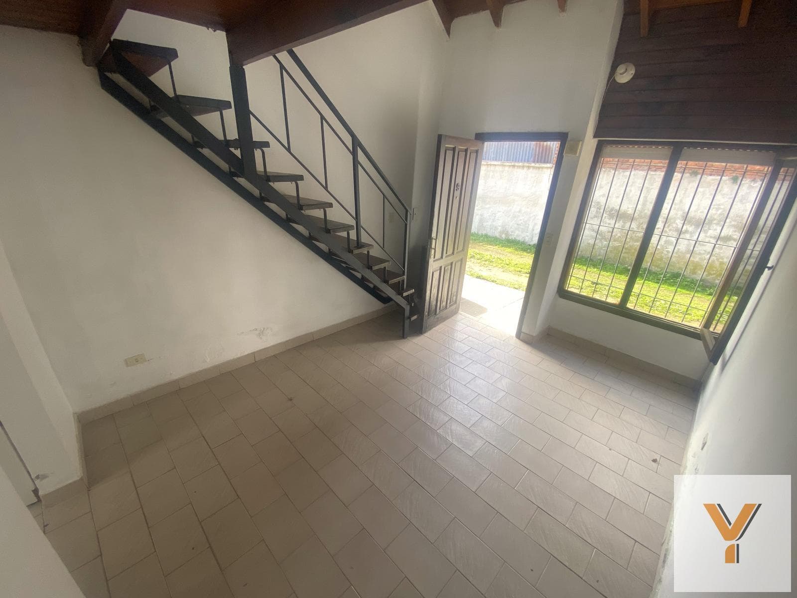 OPORTUNIDAD! Duplex centrico en venta - entrada de auto y patio - Tandil centro - ESCUCHA PROPUESTA