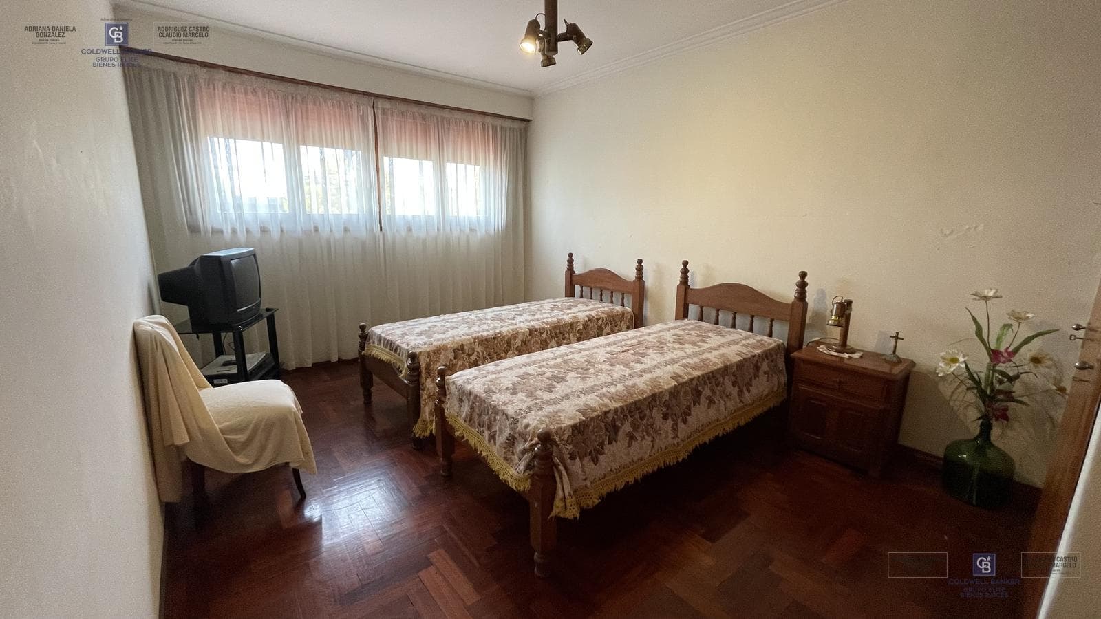 For Sale: Immaculate 4-Bedroom House with Garage, Outdoor Kitchen, and Garden. Mar del Plata