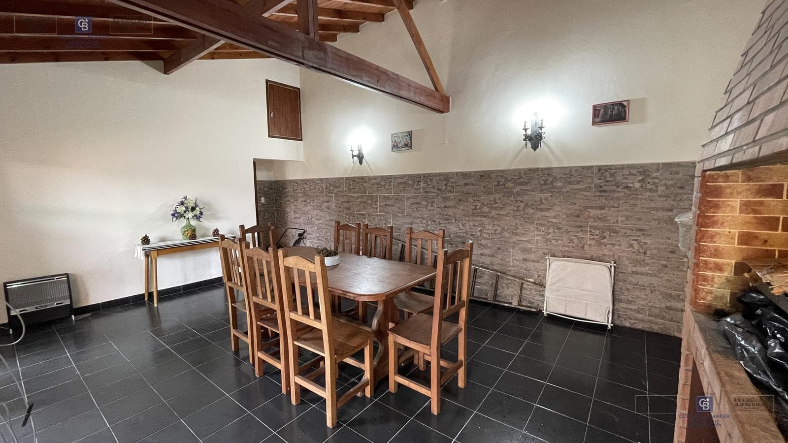For Sale: Immaculate 4-Bedroom House with Garage, Outdoor Kitchen, and Garden. Mar del Plata