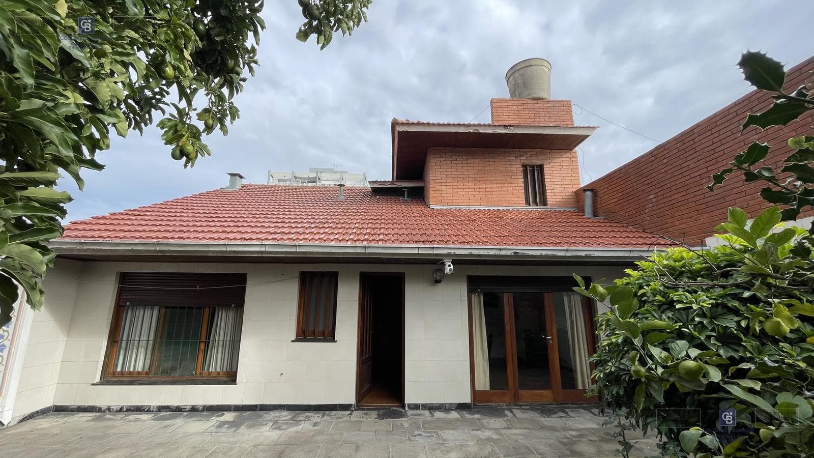 For Sale: Immaculate 4-Bedroom House with Garage, Outdoor Kitchen, and Garden. Mar del Plata