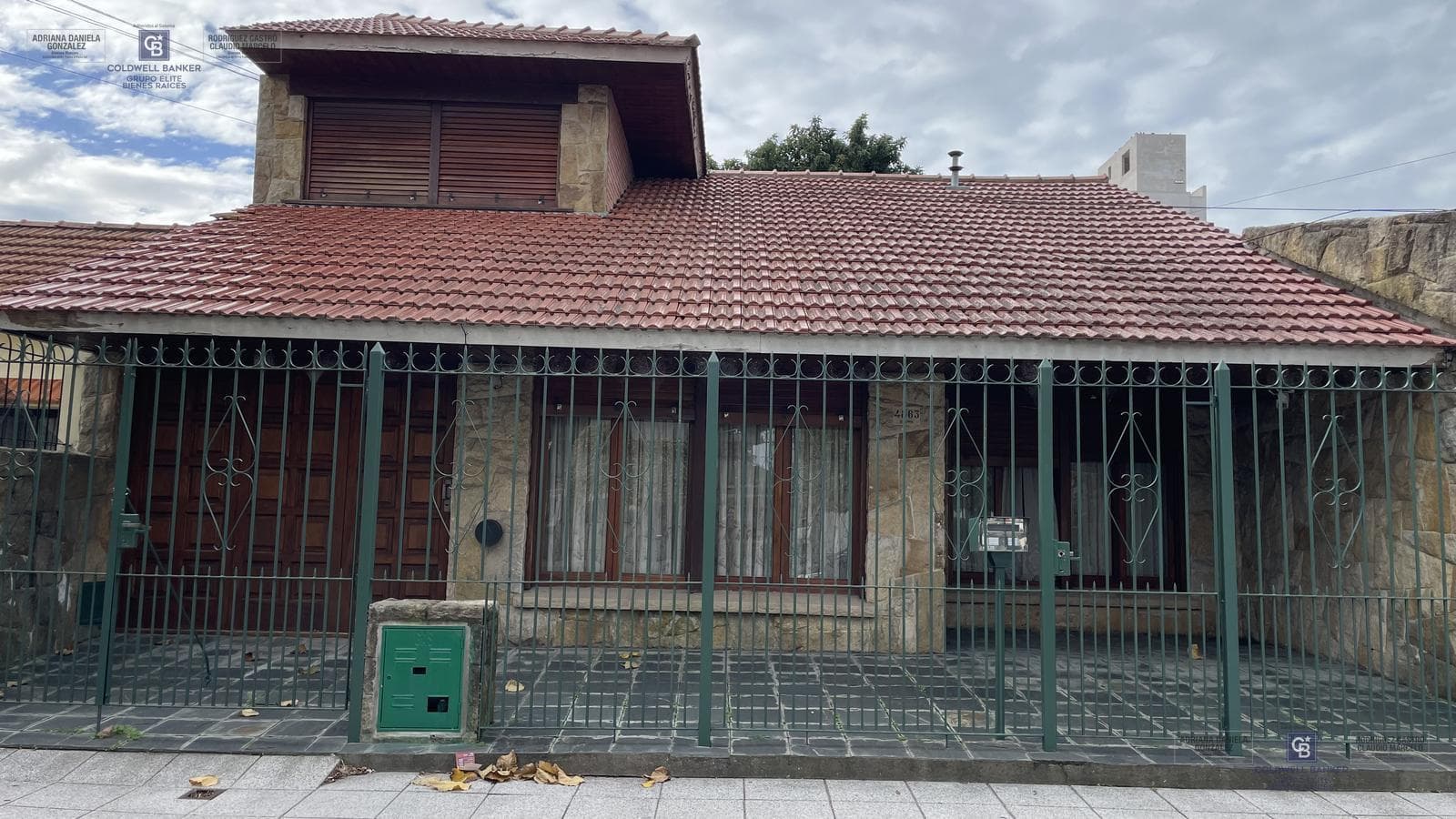 For Sale: Immaculate 4-Bedroom House with Garage, Outdoor Kitchen, and Garden. Mar del Plata
