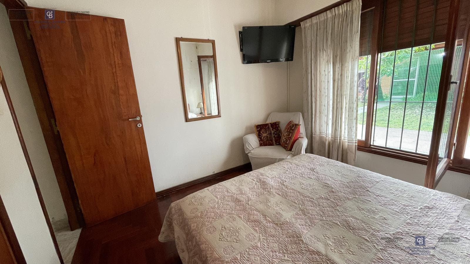 For Sale: Immaculate 4-Bedroom House with Garage, Outdoor Kitchen, and Garden. Mar del Plata