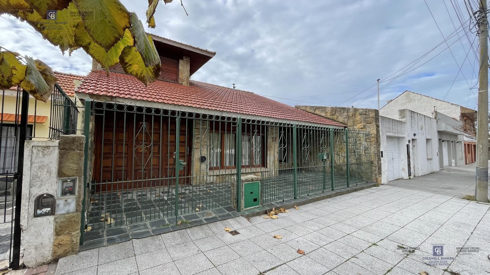 For Sale: Immaculate 4-Bedroom House with Garage, Outdoor Kitchen, and Garden. Mar del Plata