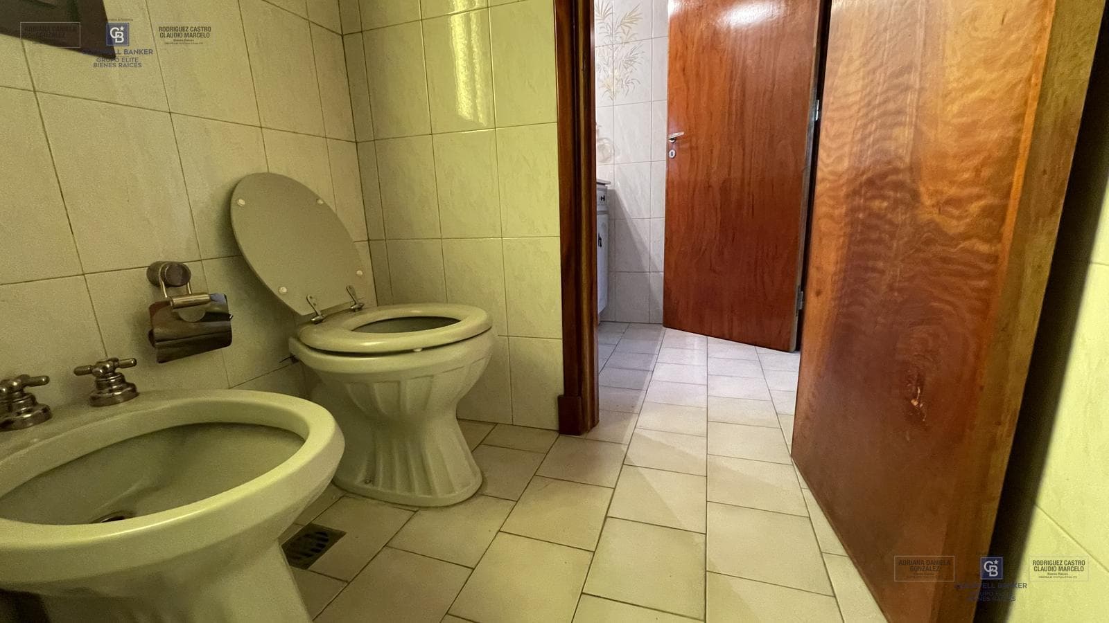 For Sale: Immaculate 4-Bedroom House with Garage, Outdoor Kitchen, and Garden. Mar del Plata