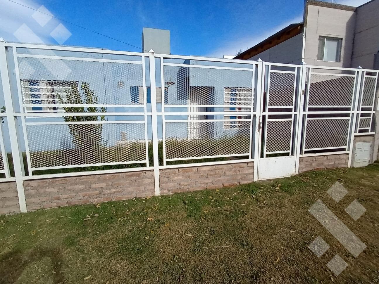House for sale, 2 bedrooms. Venezia Subdivision - Plottier - Patio - Corner lot