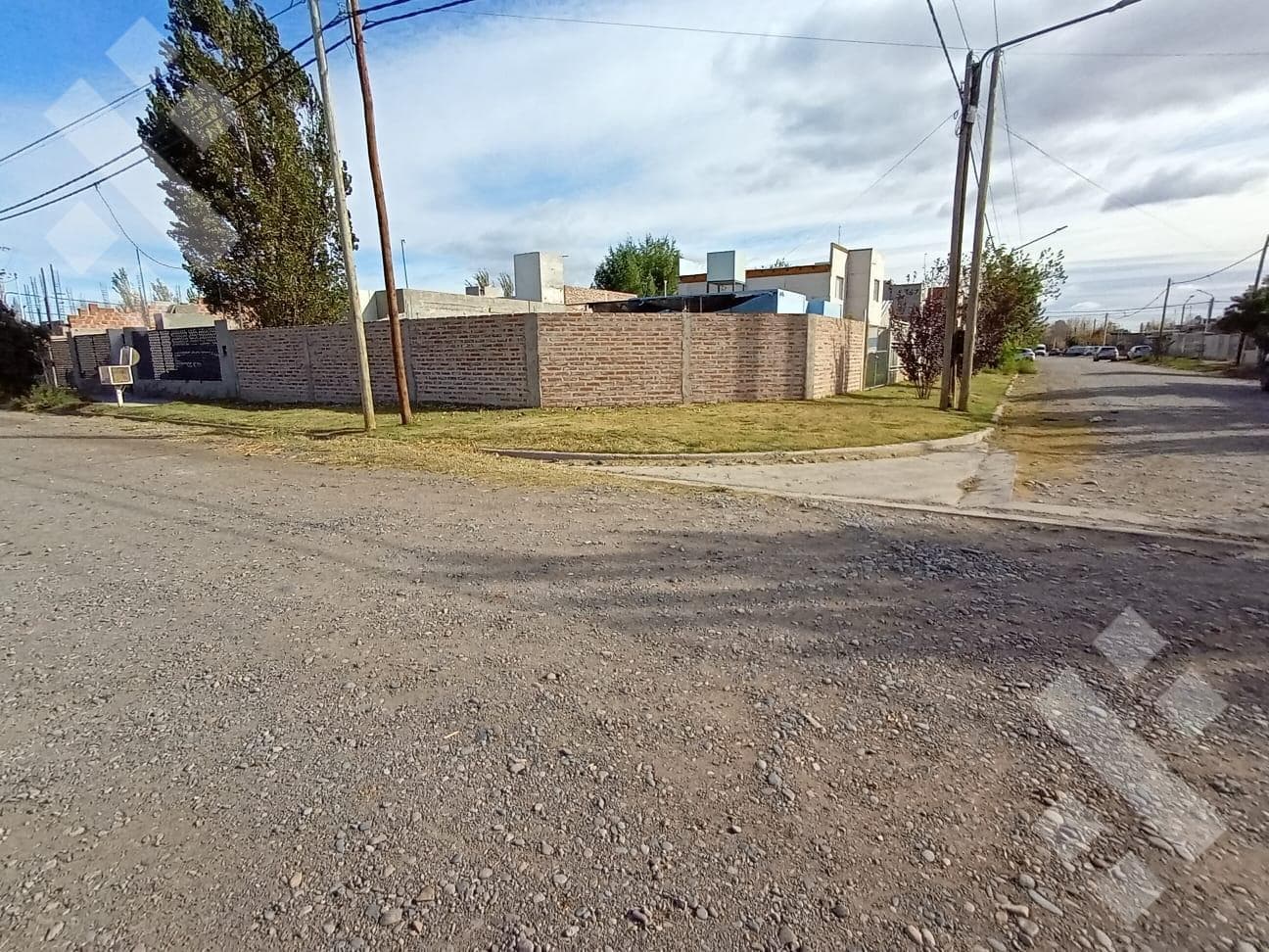 House for sale, 2 bedrooms. Venezia Subdivision - Plottier - Patio - Corner lot