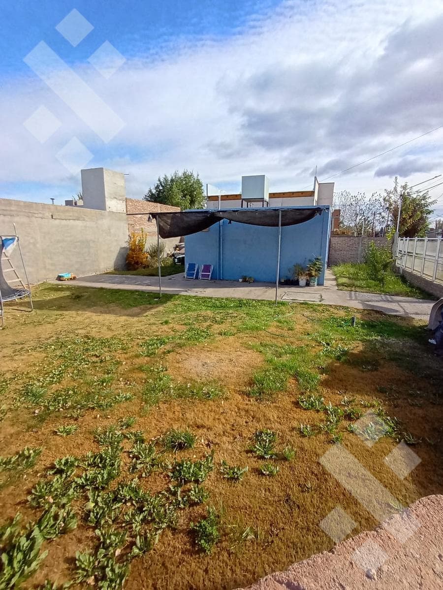 House for sale, 2 bedrooms. Venezia Subdivision - Plottier - Patio - Corner lot