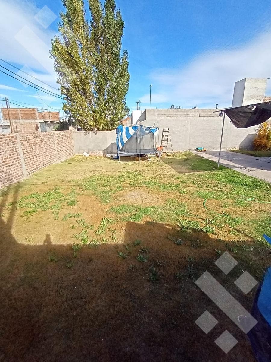 House for sale, 2 bedrooms. Venezia Subdivision - Plottier - Patio - Corner lot