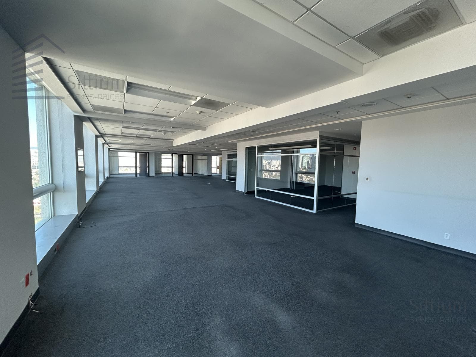 Office for Rent – Arcos Bosques II – 23rd Floor – 461 m²