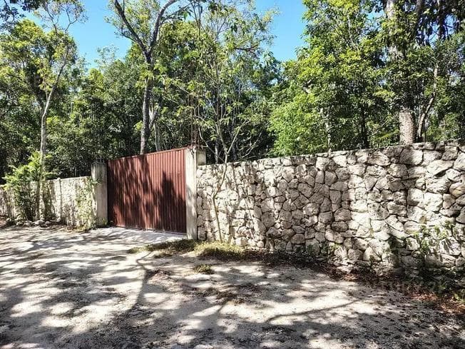 House for Sale in La Selva on a 1,900 m² Lot in Akumal P4595