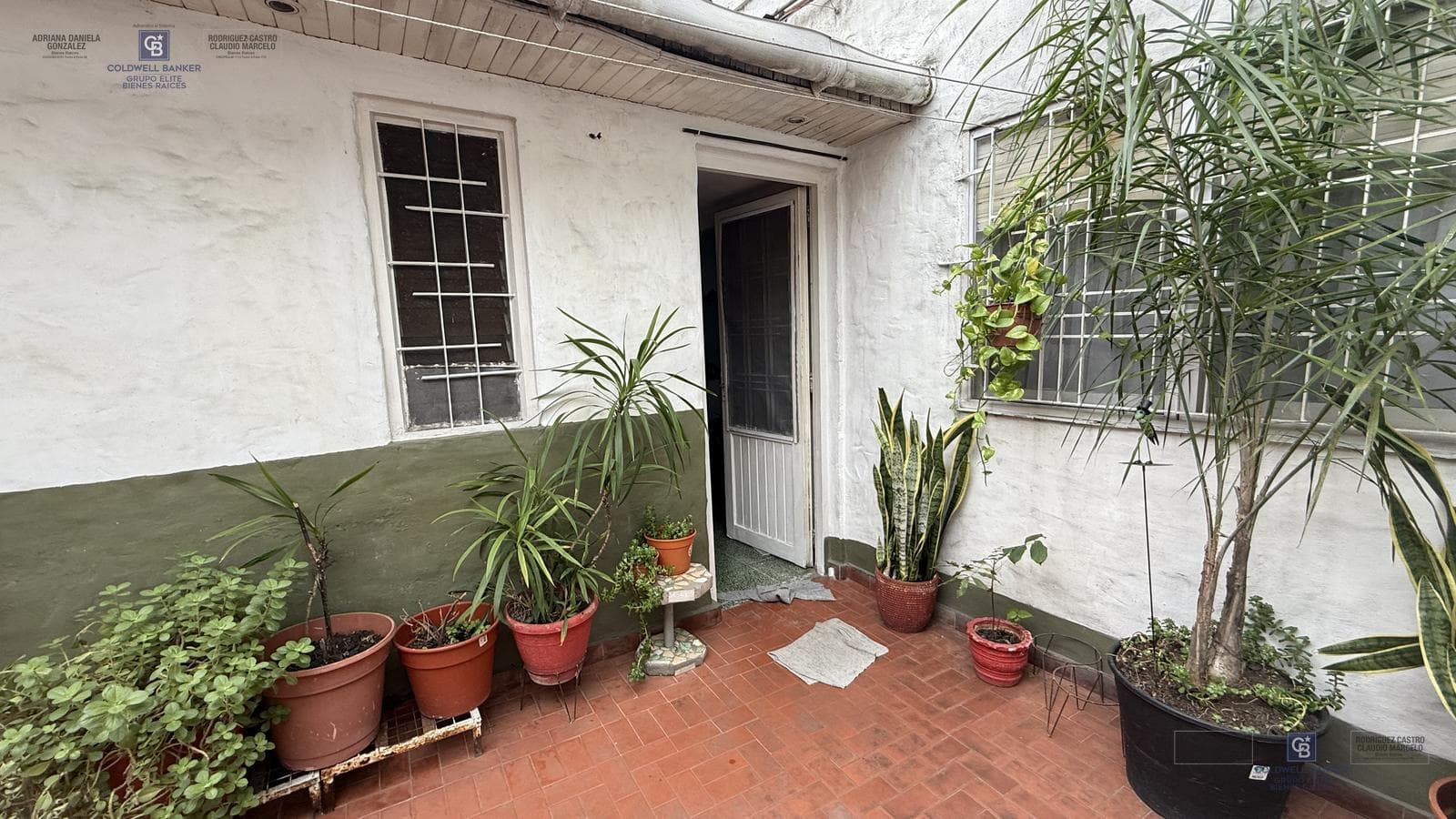 For Sale: 3-room townhouse with patio, barbecue, laundry room, and garage in Ciudadela