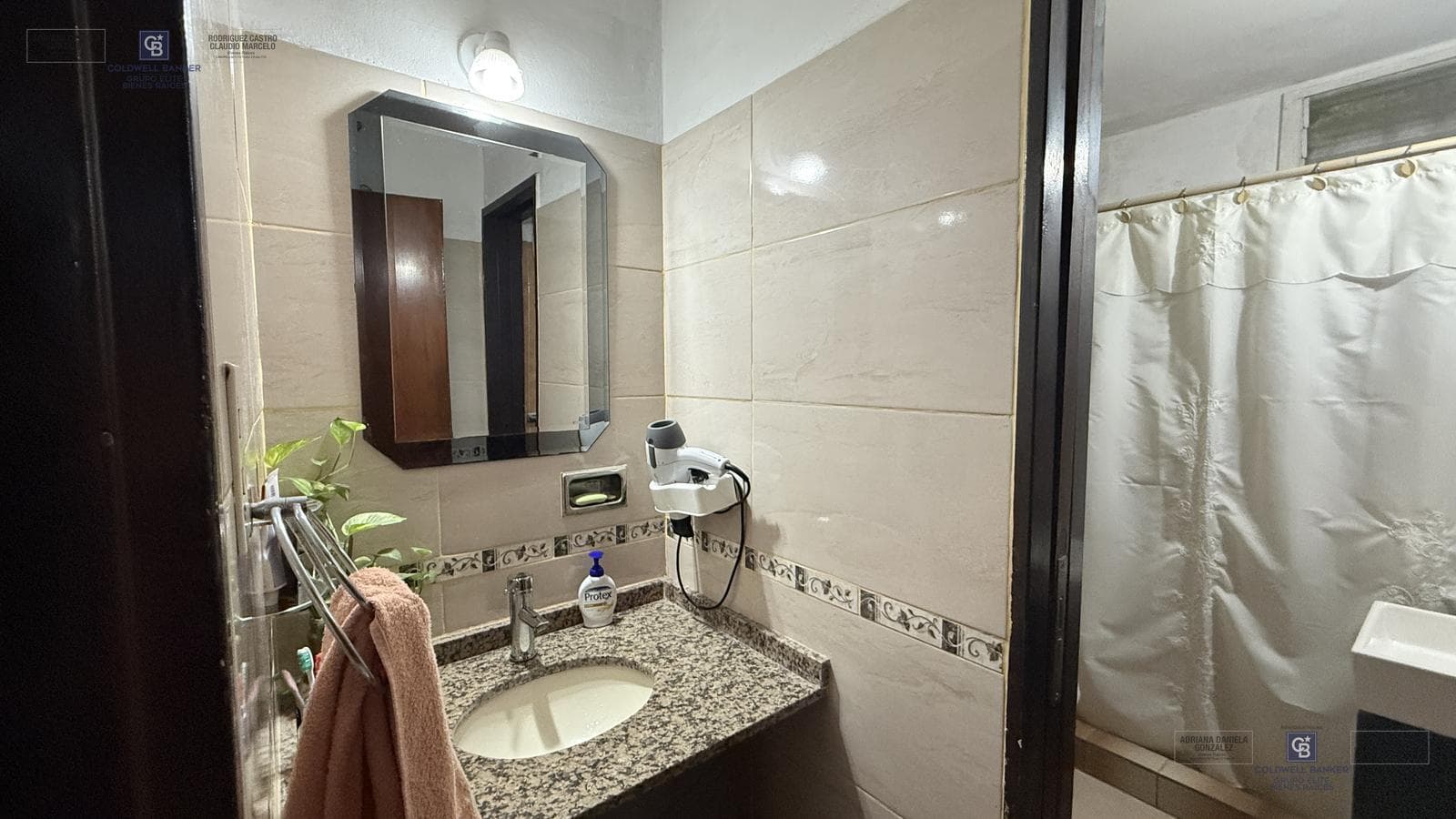 For Sale: 3-room townhouse with patio, barbecue, laundry room, and garage in Ciudadela