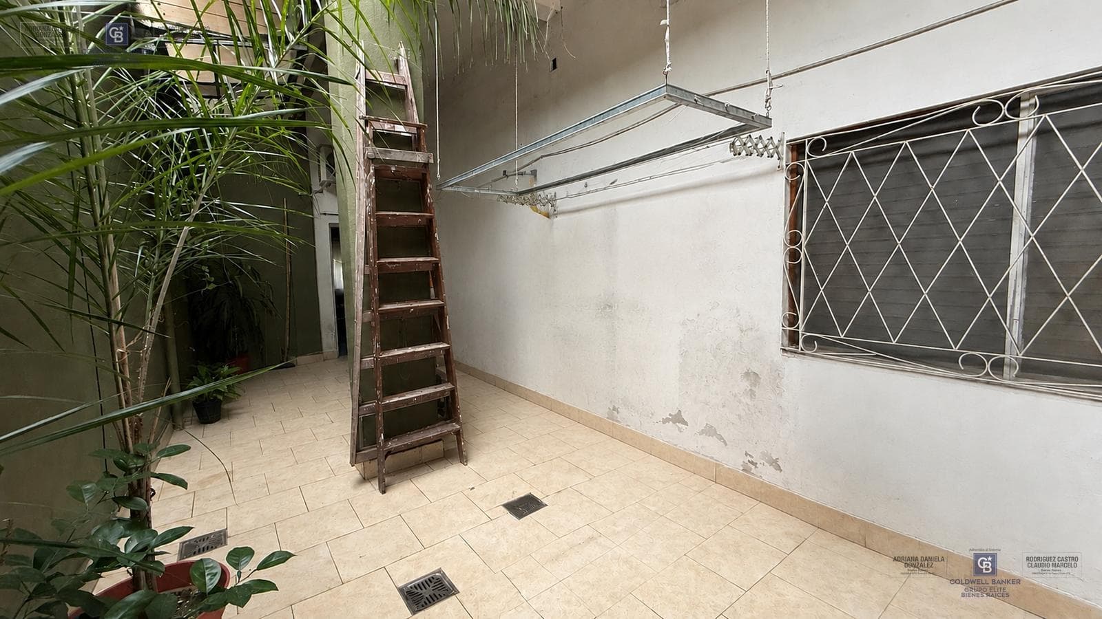 For Sale: 3-room townhouse with patio, barbecue, laundry room, and garage in Ciudadela