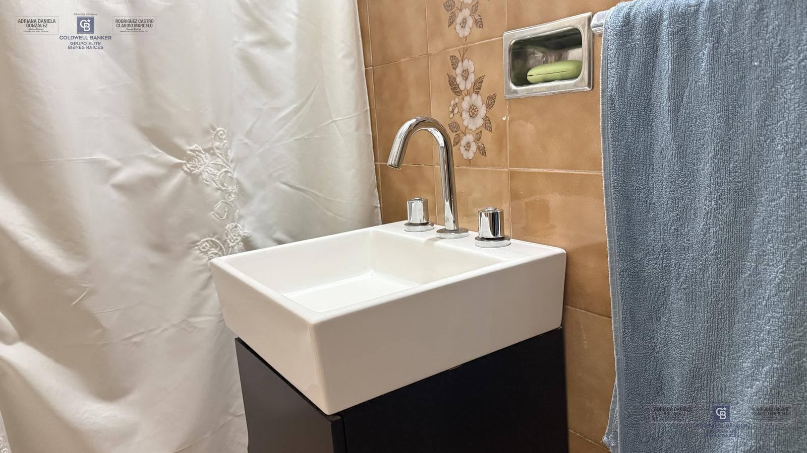 For Sale: 3-room townhouse with patio, barbecue, laundry room, and garage in Ciudadela