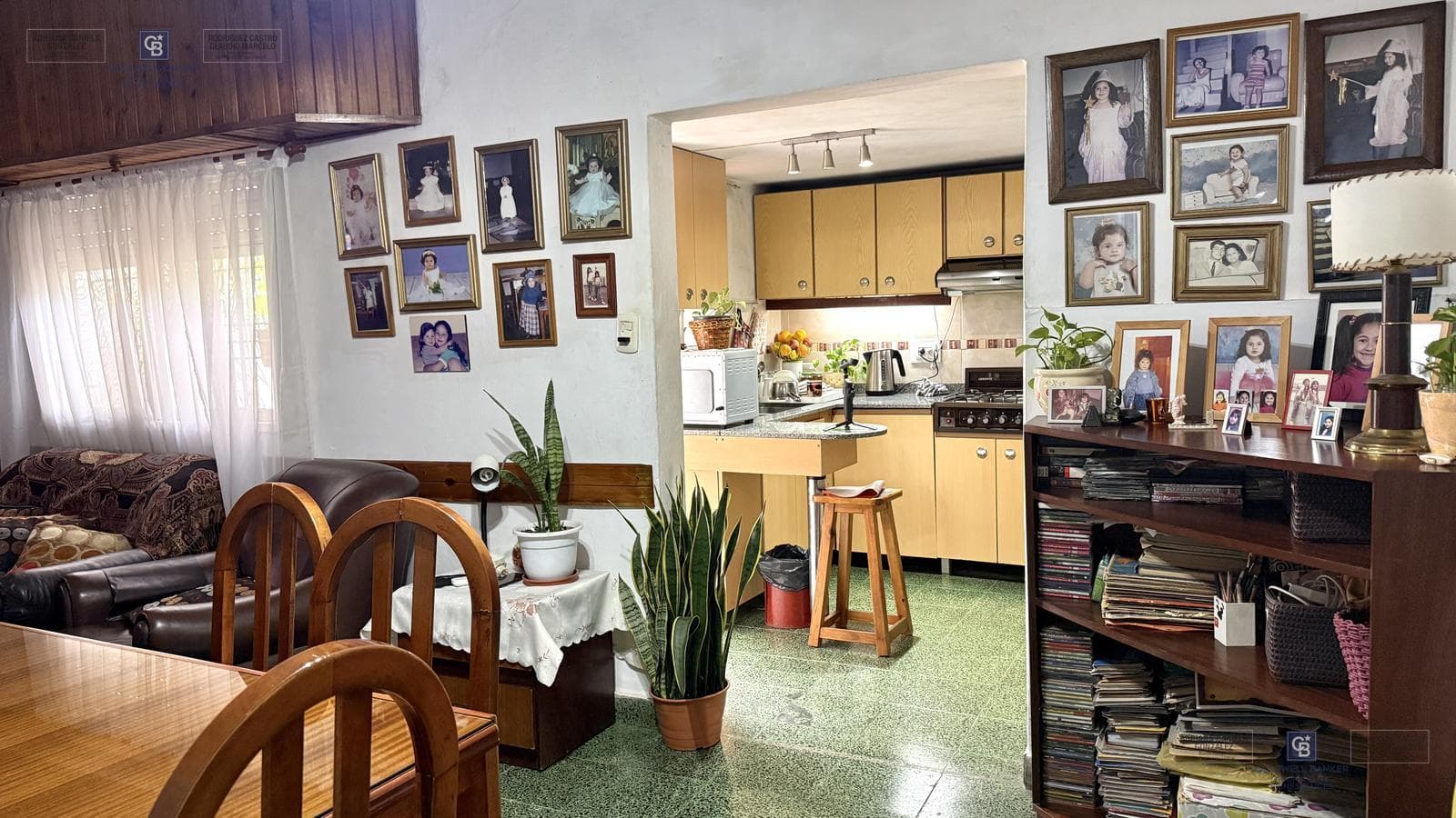 For Sale: 3-room townhouse with patio, barbecue, laundry room, and garage in Ciudadela