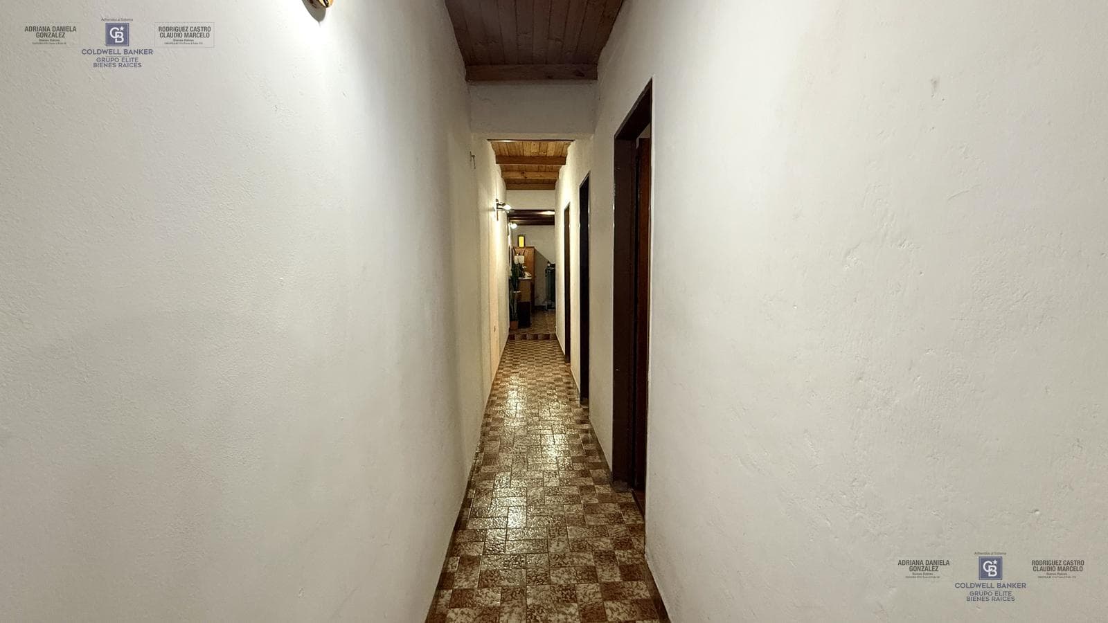 For Sale: 3-room townhouse with patio, barbecue, laundry room, and garage in Ciudadela
