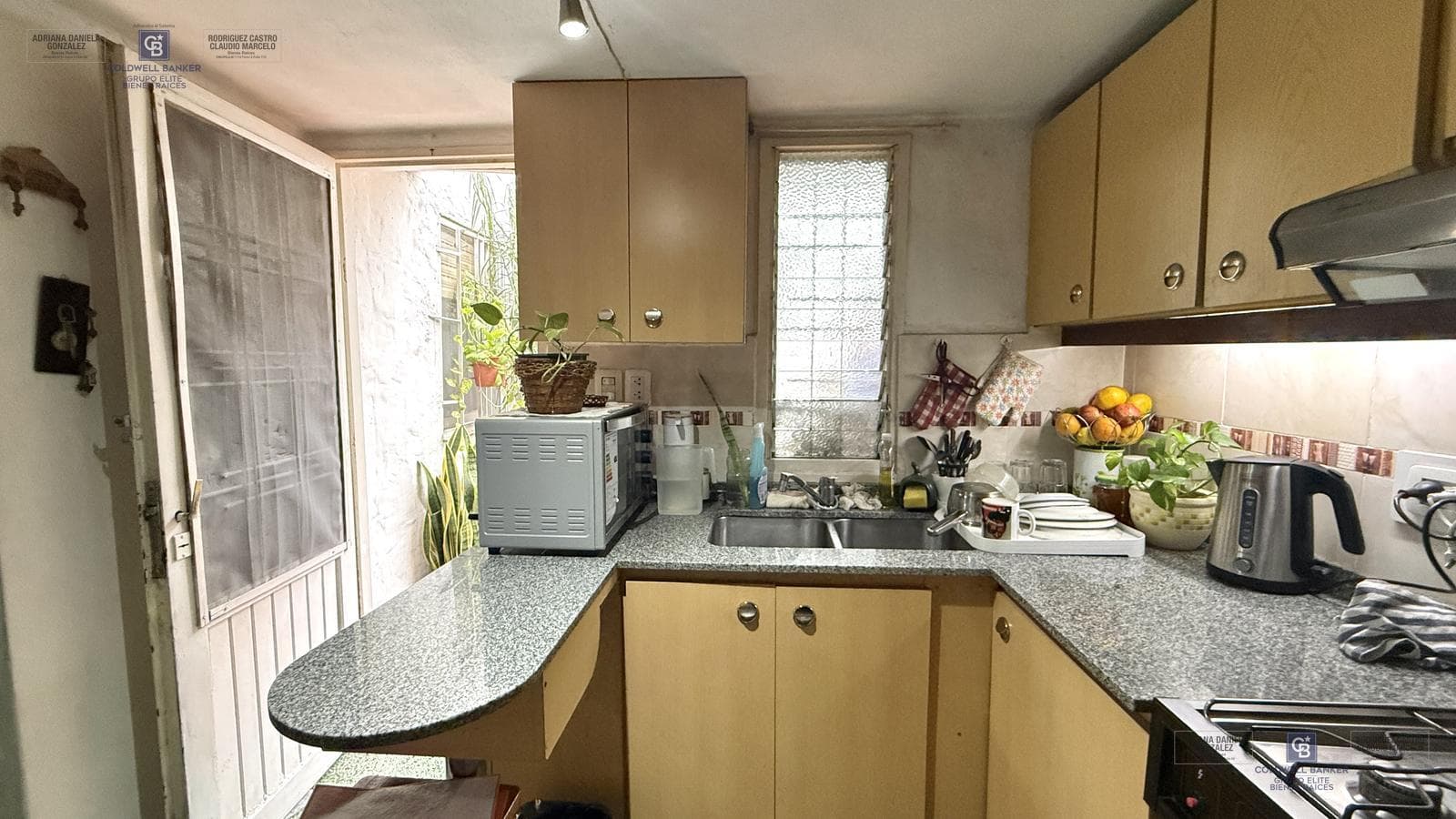 For Sale: 3-room townhouse with patio, barbecue, laundry room, and garage in Ciudadela