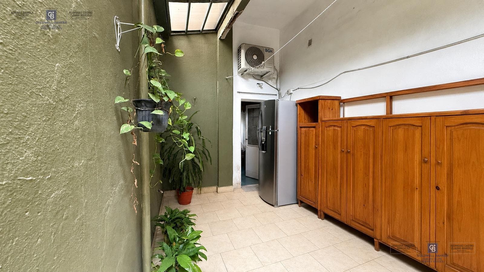 For Sale: 3-room townhouse with patio, barbecue, laundry room, and garage in Ciudadela