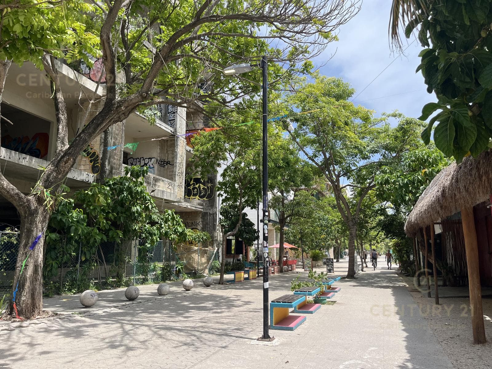 Condominium for rent in Playa del Carmen in a building one block from Fifth Avenue