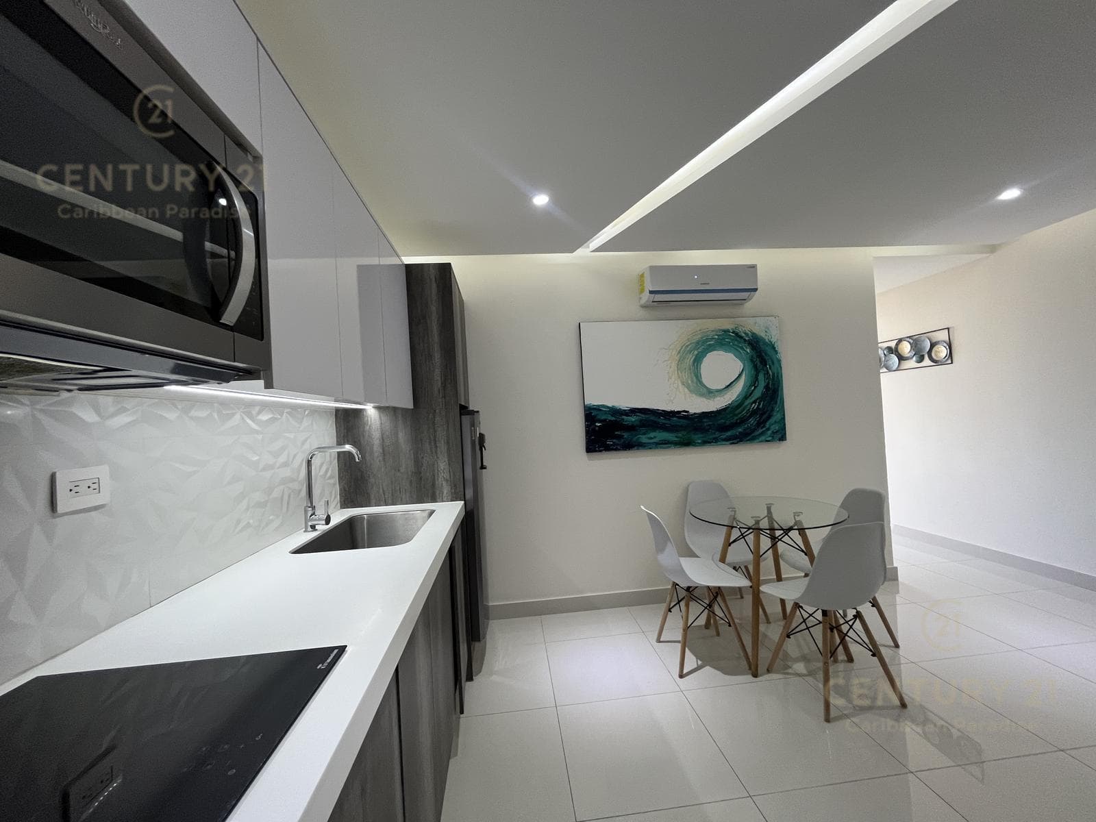 Condominium for rent in Playa del Carmen in a building one block from Fifth Avenue