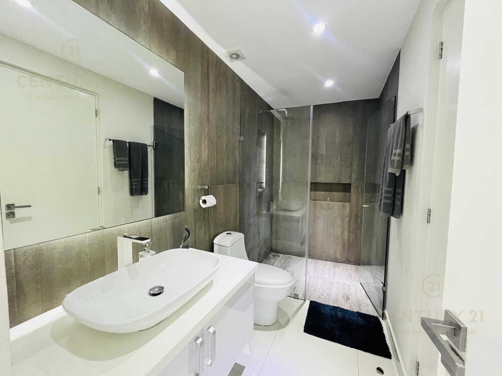 Condominium for rent in Playa del Carmen in a building one block from Fifth Avenue