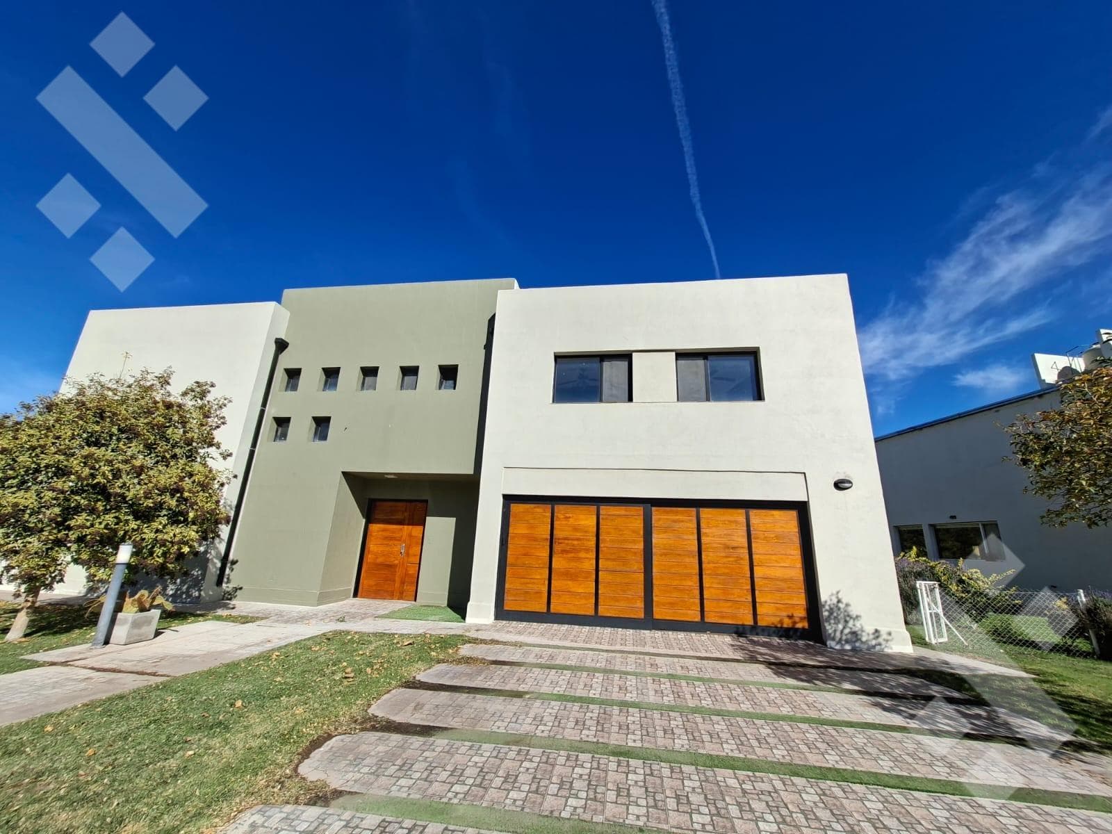 House for Sale in the Comahue Golf Club Neighborhood