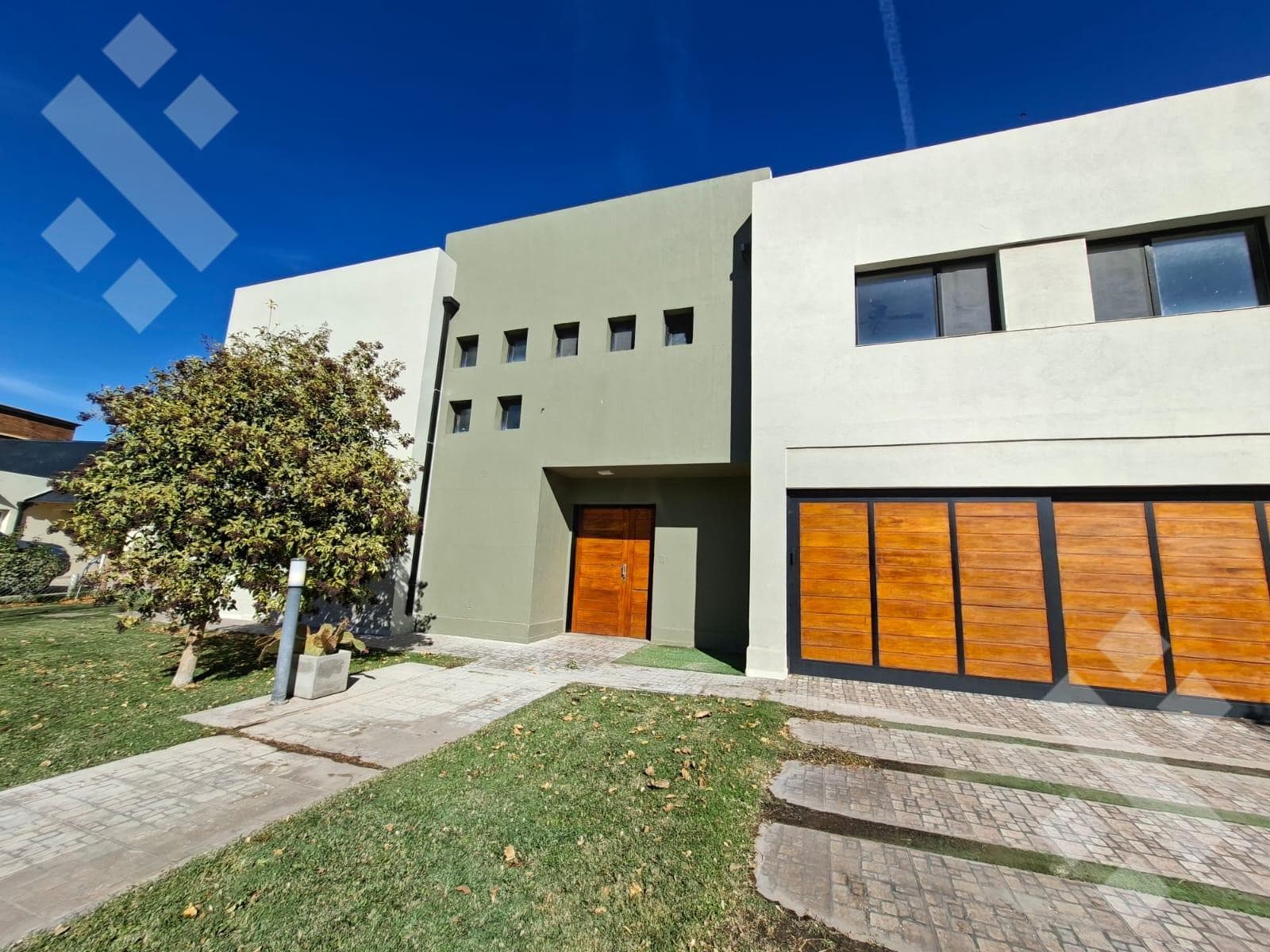 House for Sale in the Comahue Golf Club Neighborhood