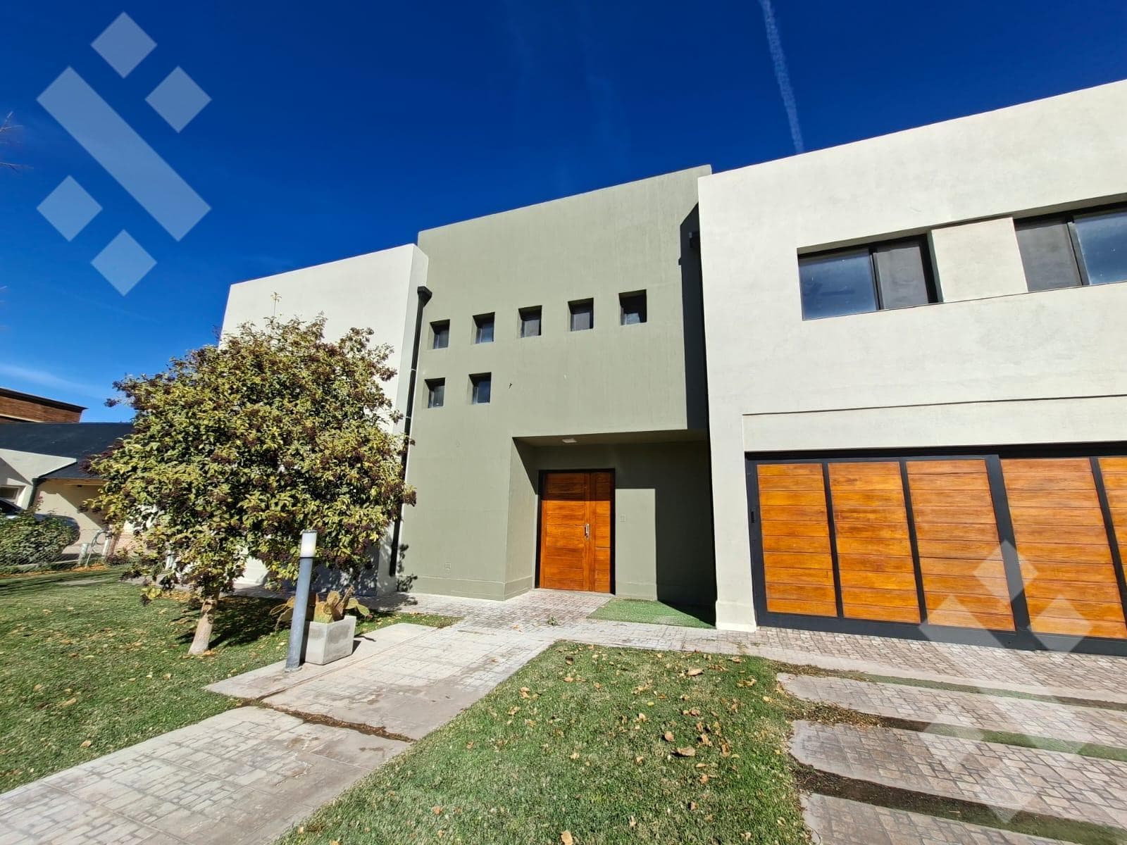 House for Sale in the Comahue Golf Club Neighborhood