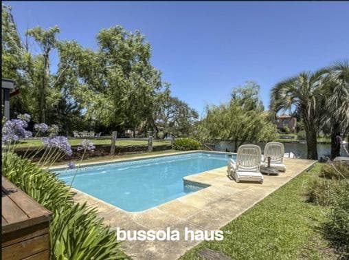 House for sale on the lake.