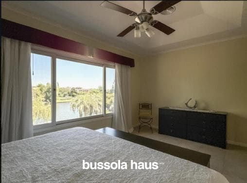 House for sale on the lake.