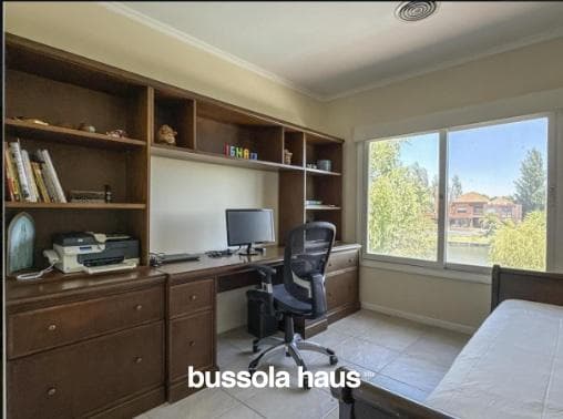 House for sale on the lake.