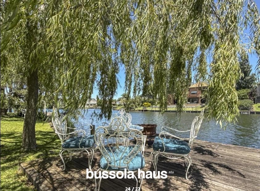 House for sale on the lake.
