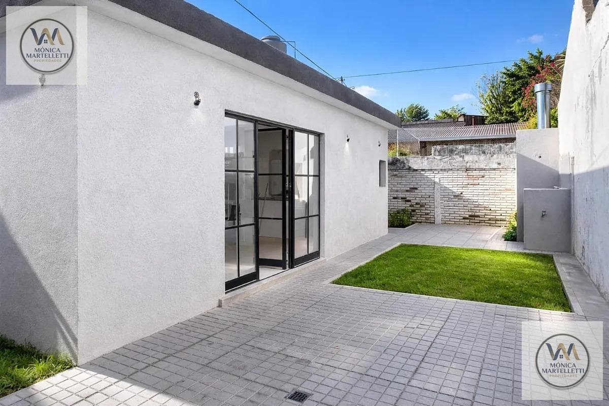 PH-style house with an interior hallway, 3 bedrooms, Castelar Norte