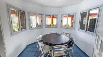 House for sale in Country Jockey: 3 bedrooms, 3 bathrooms, pool, and golf course in the background
