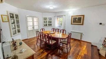 House for sale in Country Jockey: 3 bedrooms, 3 bathrooms, pool, and golf course in the background